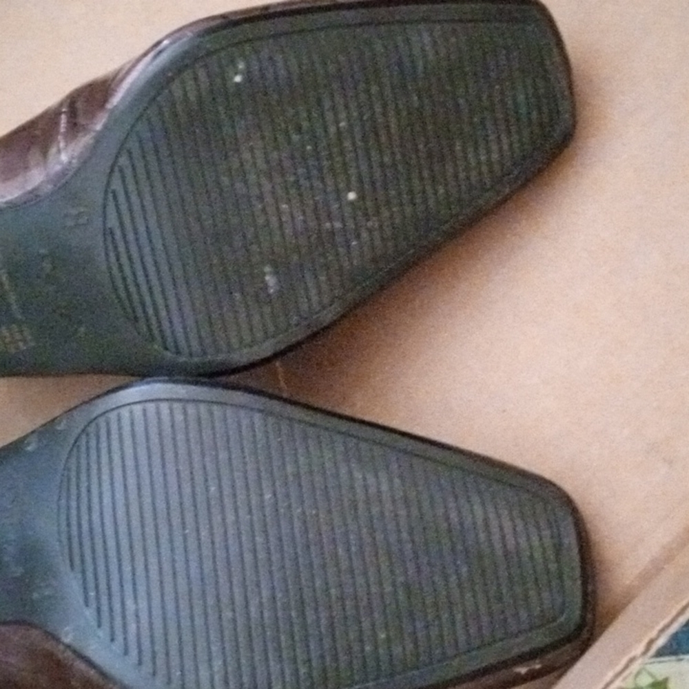 Heels - Picture 3 of 6